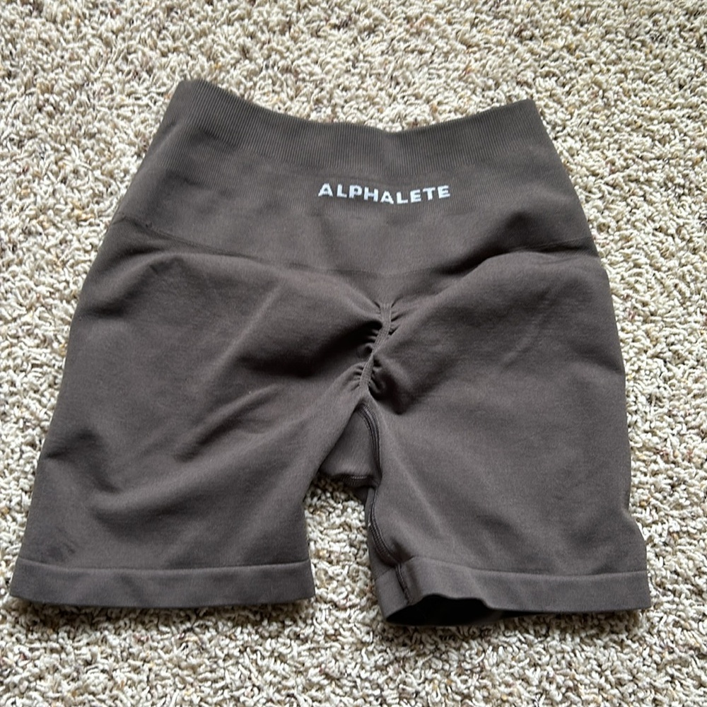 Alphalete Amplify Short 4.5" (Mocha) -XS